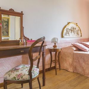 Classic Zimmer mit Kingsize-Bett im Nebengebäude
